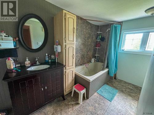 273 Groom Dr, Temiskaming Shores, ON - Indoor Photo Showing Bathroom