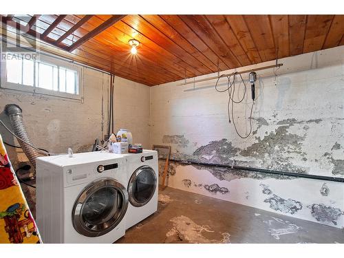 2601 27 Street, Vernon, BC - Indoor Photo Showing Laundry Room