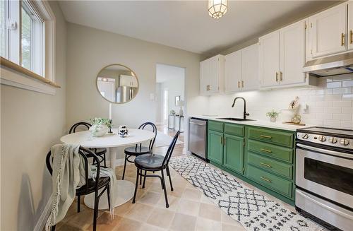 267 Ivon Avenue, Hamilton, ON - Indoor Photo Showing Kitchen With Upgraded Kitchen