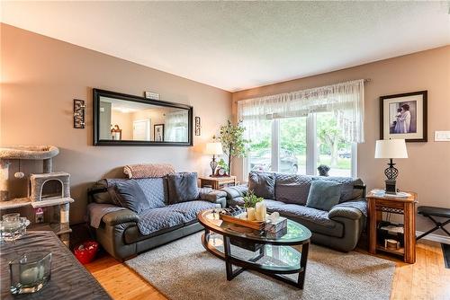 2 Weiden Street|Unit #78, St. Catharines, ON - Indoor Photo Showing Living Room