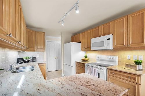 3000 Creekside Drive|Unit #807, Dundas, ON - Indoor Photo Showing Kitchen With Double Sink