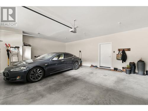 472 Sparrow Hawk Court, Kelowna, BC - Indoor Photo Showing Garage