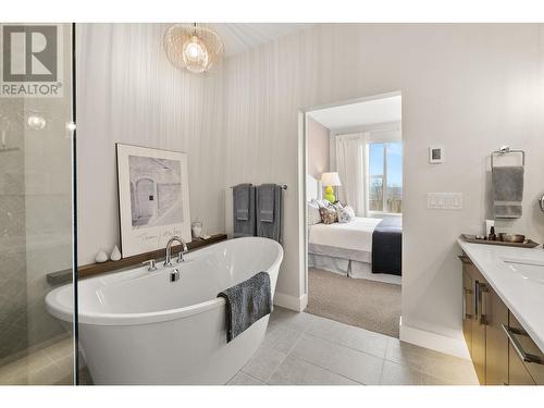 472 Sparrow Hawk Court, Kelowna, BC - Indoor Photo Showing Bathroom