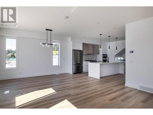 2735 Shannon Lake Road Unit# 101, West Kelowna, BC - Indoor Photo Showing Kitchen With Upgraded Kitchen