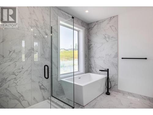 2735 Shannon Lake Road Unit# 101, West Kelowna, BC - Indoor Photo Showing Bathroom