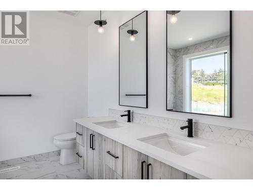 2735 Shannon Lake Road Unit# 101, West Kelowna, BC - Indoor Photo Showing Bathroom