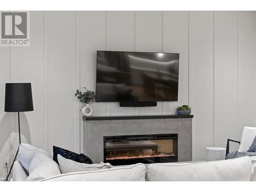 2365 Aberdeen Street, Kelowna, BC - Indoor Photo Showing Living Room With Fireplace