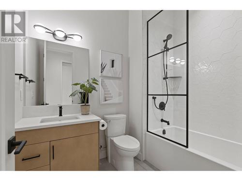 2365 Aberdeen Street, Kelowna, BC - Indoor Photo Showing Bathroom