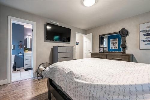 2793 Mercury Avenue, Niagara Falls, ON - Indoor Photo Showing Bedroom