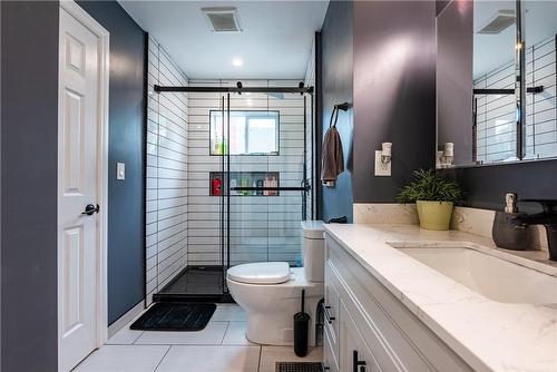 2793 Mercury Avenue, Niagara Falls, ON - Indoor Photo Showing Bathroom