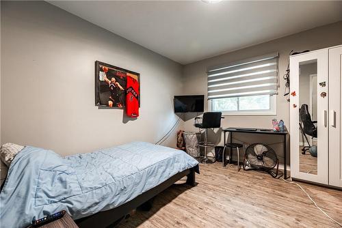 2793 Mercury Avenue, Niagara Falls, ON - Indoor Photo Showing Bedroom