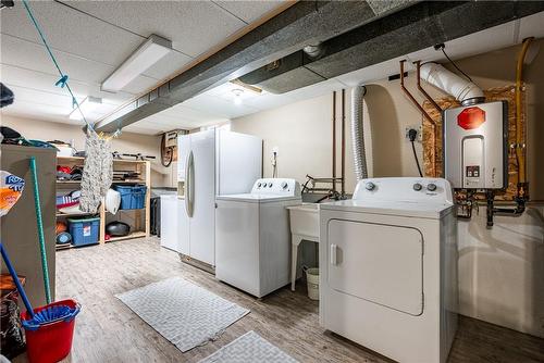 2793 Mercury Avenue, Niagara Falls, ON - Indoor Photo Showing Laundry Room
