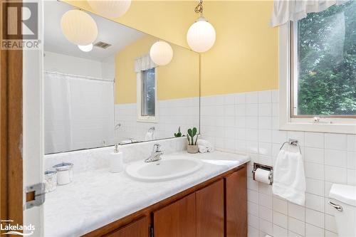4 piece bathroom - 222 Golden Pheasant Drive, Huntsville, ON - Indoor Photo Showing Bathroom