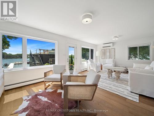 201 Cedar Island Road, Orillia, ON - Indoor Photo Showing Living Room