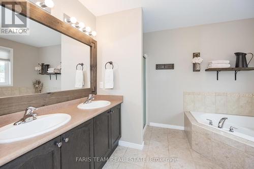 50 Dunnett Drive, Barrie, ON - Indoor Photo Showing Bathroom