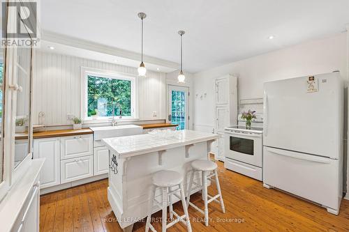 84 Owen Street, Barrie, ON - Indoor Photo Showing Kitchen