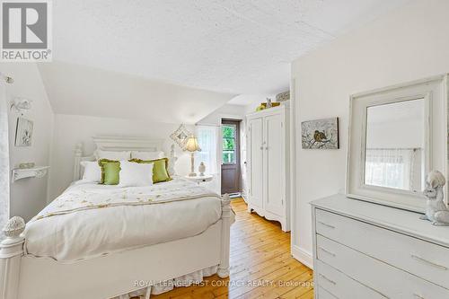 84 Owen Street, Barrie, ON - Indoor Photo Showing Bedroom