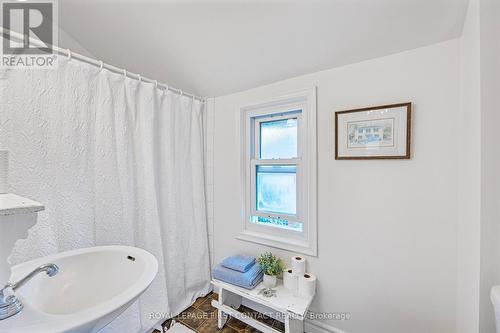 84 Owen Street, Barrie, ON - Indoor Photo Showing Bathroom
