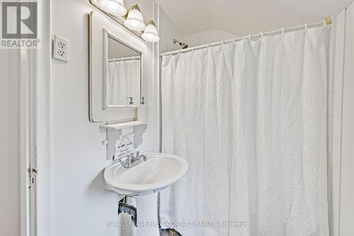 84 Owen Street, Barrie, ON - Indoor Photo Showing Bathroom