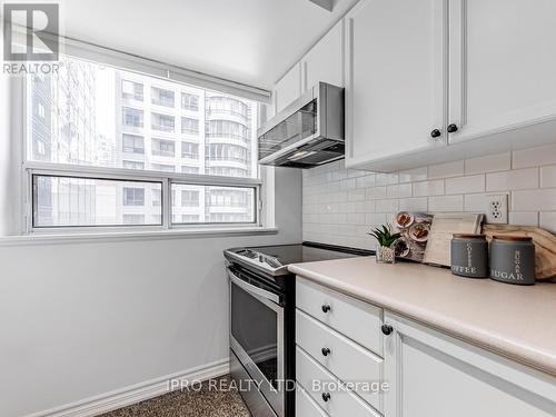 707 - 30 Hayden Street, Toronto, ON - Indoor Photo Showing Kitchen