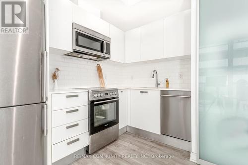 3709 - 42 Charles Street, Toronto, ON - Indoor Photo Showing Kitchen With Upgraded Kitchen