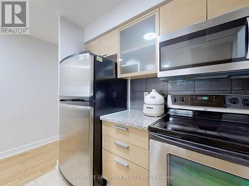 712 - 16 Harrison Garden Boulevard, Toronto, ON - Indoor Photo Showing Kitchen