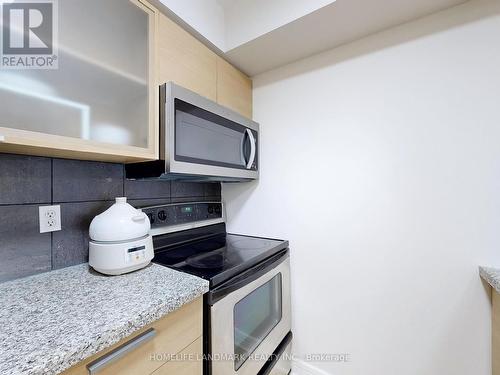 712 - 16 Harrison Garden Boulevard, Toronto, ON - Indoor Photo Showing Kitchen