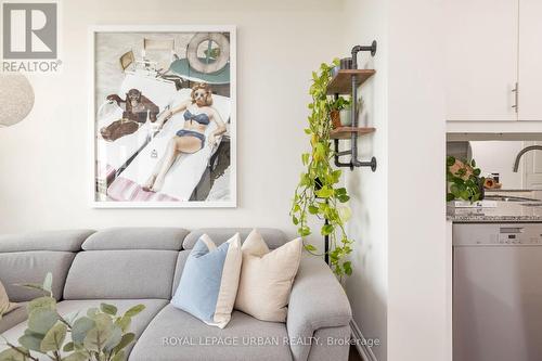 508 - 23 Glebe Road W, Toronto, ON - Indoor Photo Showing Living Room