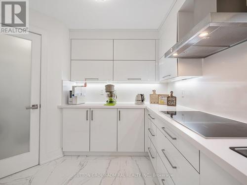 301 - 75 York Mills Road, Toronto, ON - Indoor Photo Showing Kitchen