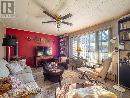 76 Forest Avenue, Port Colborne, ON - Indoor Photo Showing Living Room
