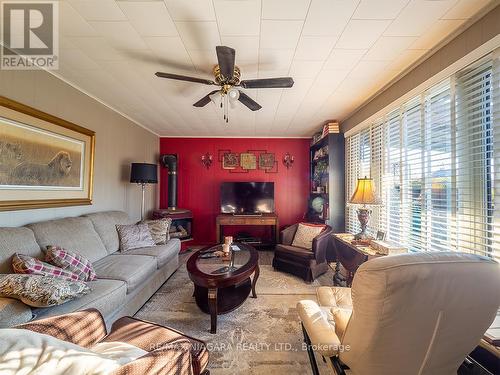 76 Forest Avenue, Port Colborne, ON - Indoor Photo Showing Living Room