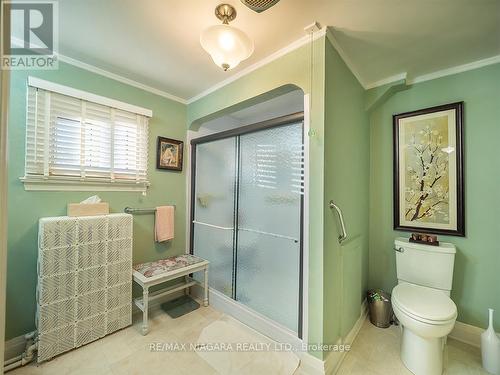 76 Forest Avenue, Port Colborne, ON - Indoor Photo Showing Bathroom