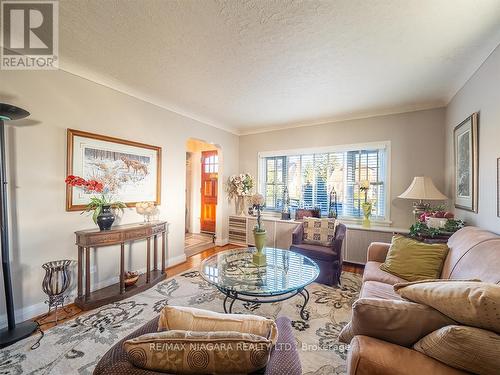 76 Forest Avenue, Port Colborne, ON - Indoor Photo Showing Living Room