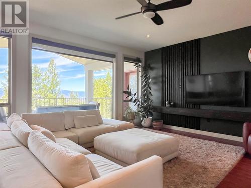 360 Mule Deer Drive, Osoyoos, BC - Indoor Photo Showing Living Room