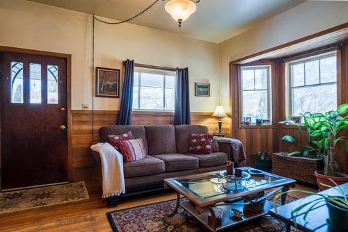 262 2Nd Avenue, Nelson, BC - Indoor Photo Showing Living Room