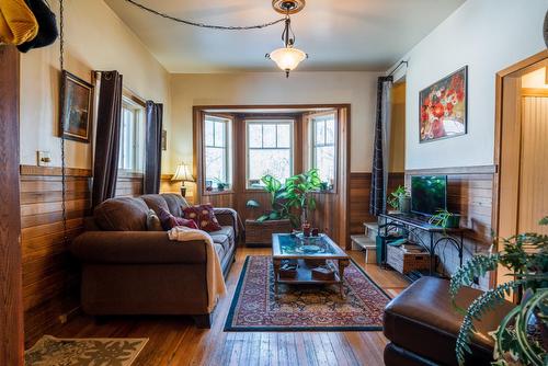 262 2Nd Avenue, Nelson, BC - Indoor Photo Showing Living Room