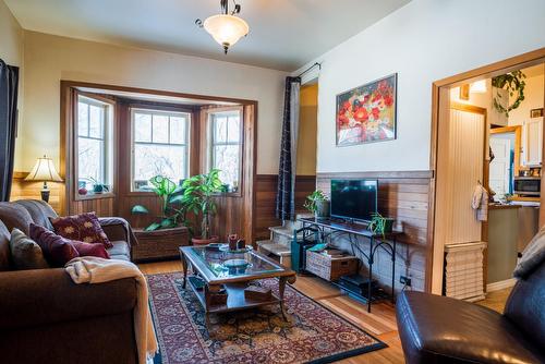 262 2Nd Avenue, Nelson, BC - Indoor Photo Showing Living Room