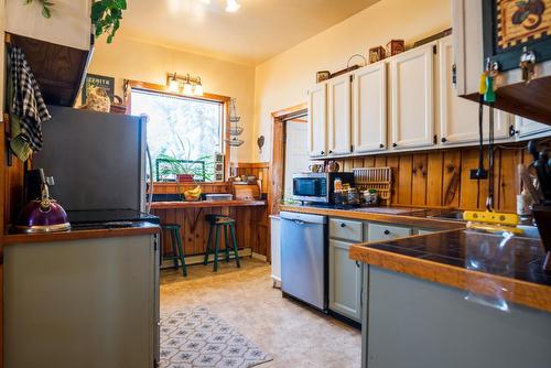 262 2Nd Avenue, Nelson, BC - Indoor Photo Showing Kitchen