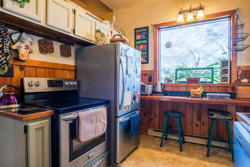 262 2Nd Avenue, Nelson, BC - Indoor Photo Showing Kitchen