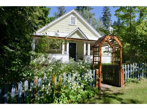 262 2Nd Avenue, Nelson, BC - Outdoor