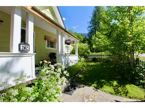 262 2Nd Avenue, Nelson, BC - Outdoor