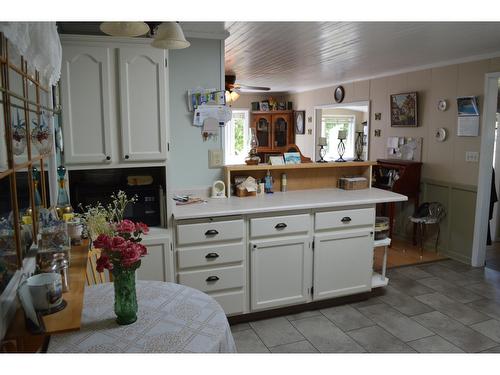 5390 Almond Gardens Road, Grand Forks, BC - Indoor Photo Showing Dining Room