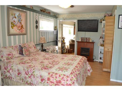 5390 Almond Gardens Road, Grand Forks, BC - Indoor Photo Showing Bedroom