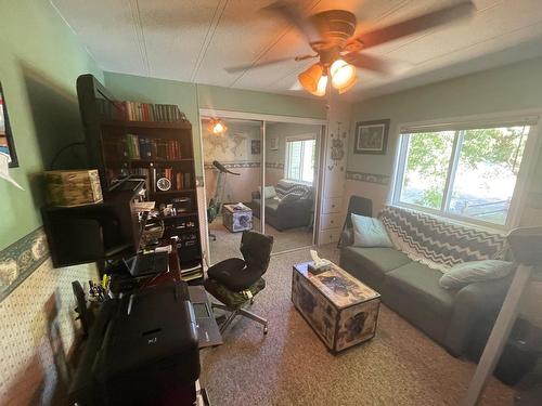 5390 Almond Gardens Road, Grand Forks, BC - Indoor Photo Showing Living Room