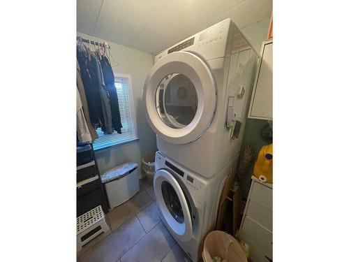 5390 Almond Gardens Road, Grand Forks, BC - Indoor Photo Showing Laundry Room