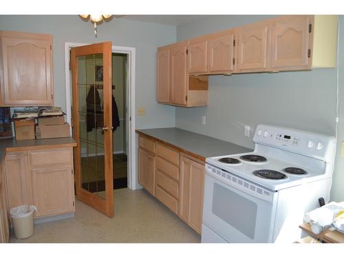 5390 Almond Gardens Road, Grand Forks, BC - Indoor Photo Showing Kitchen