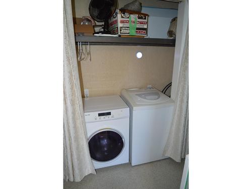 5390 Almond Gardens Road, Grand Forks, BC - Indoor Photo Showing Laundry Room