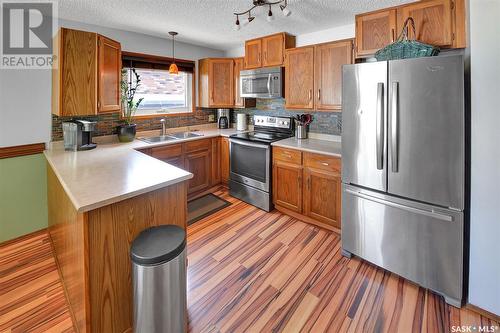 3658 Fairlight Drive, Saskatoon, SK - Indoor Photo Showing Kitchen With Double Sink