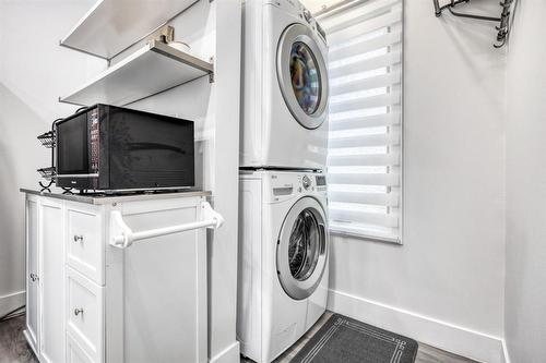 178 Kingsbury Avenue, Winnipeg, MB - Indoor Photo Showing Laundry Room