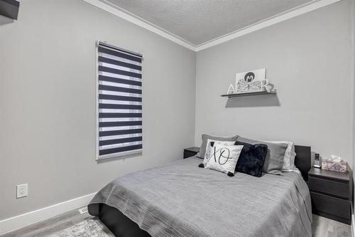 178 Kingsbury Avenue, Winnipeg, MB - Indoor Photo Showing Bedroom